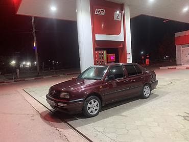 Volkswagen Vento: 1992 г., 1.8 л, Механика, Бензин, Седан
