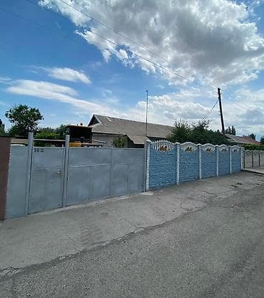 Продажа домов: Продается частный дом с участком. Основные характеристики: - Дом — 1