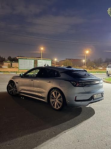 tesla 3: Zeekr 001: 9.3 л | 2022 г. Кроссовер — 4