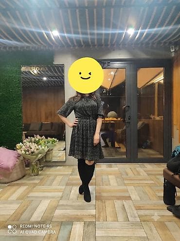 Продаю платье, одевала пару раз, на праздники. Размер 42-44. Платье