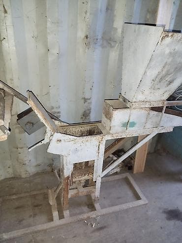 плесос строительный: Самодельный металлический кирпичный станок с бункером Описание: - — 3