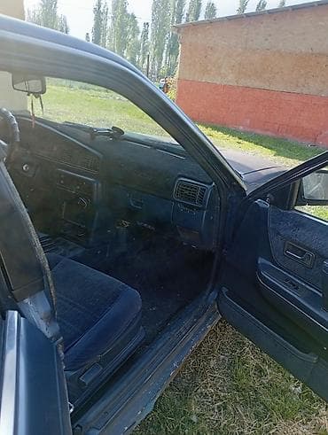 ом 606: Mazda 626: 1988 г., 2 л, Механика, Бензин — 4