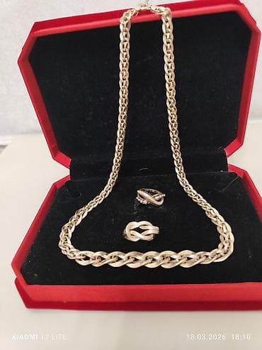 Свадебные платья: Ювелирный комплект из благородного металла в подарочном футляре: - — 3