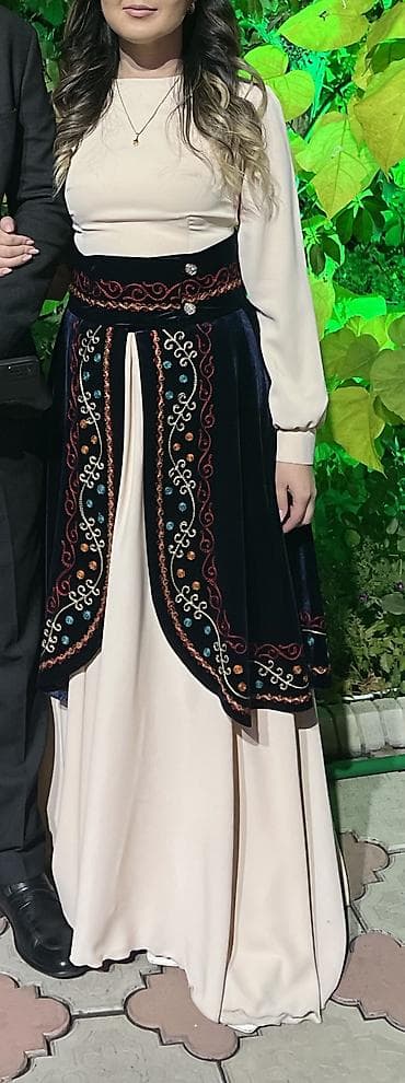 Атайын кийим: Кече көйнөгү, А-силуэт, Узун модель, Жеңдери менен, M — 1