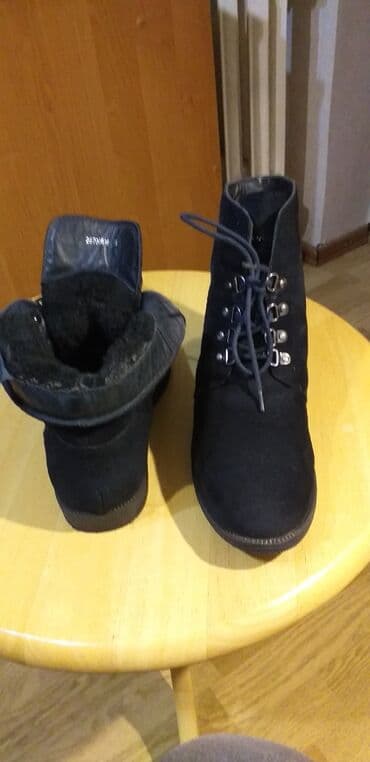 прокат национальных костюмов для детей: Продаю женские утеплённые ботинки, р. 38 внутри натуральный мех — 1