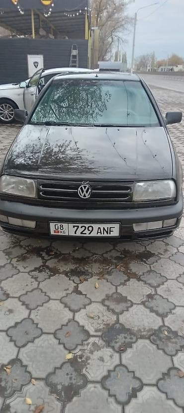 Volkswagen Vento: 1993 г., 1.8 л, Механика, Бензин, Седан