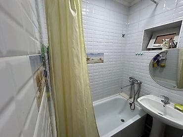 Недвижимость: СРОЧНО Продаётся 2х этажный дом !!!Район:Пишпек, начало ж/м Ак Орго — 7
