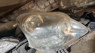 Передняя левая фара Toyota