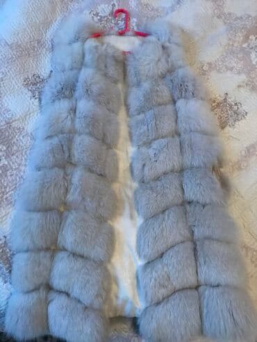срочно продаю в связи с переездом: Продаю меховую безрукавку в хорошем состоянии — 4