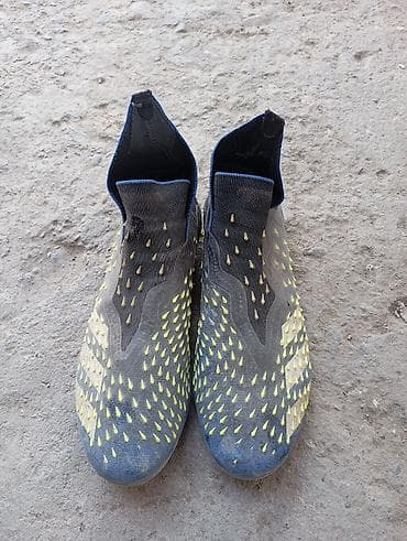 шипы бутсы: Футбольные бутсы Adidas (без шнурков, с носком-носочной манжетой). - — 2