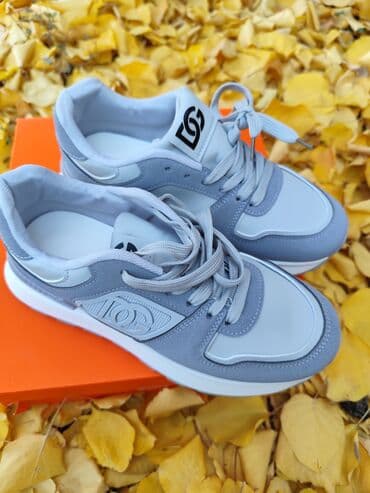 фирменная обувь из италии: Кроссовки серо-белые, низкие, на шнуровке. - Дизайн: комбинированные — 1