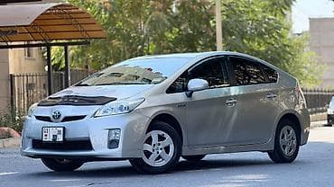 равно 3: Toyota Prius: 2011 г., Вариатор, Гибрид, Хэтчбэк — 1