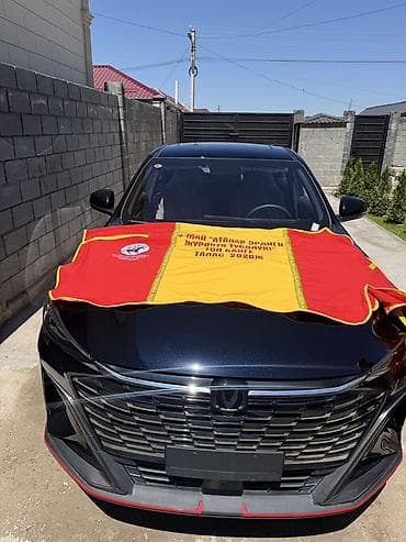 green gas: Changan Uni-V: 2025 г., Автомат, Лифтбек — 4