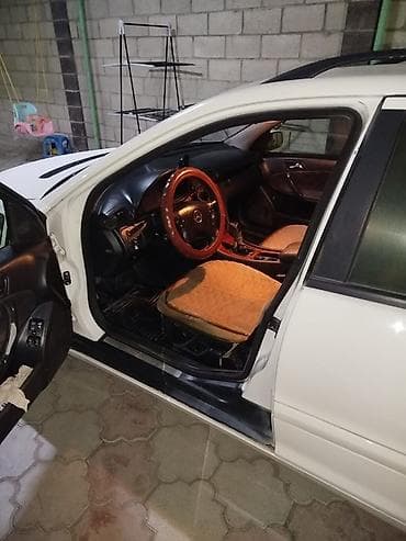 купить smart машину: Mercedes-Benz C-Class: 2001 г., 2.2 л, Механика, Дизель, Универсал — 6