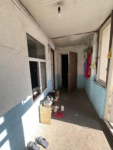 4 комнаты: Продаю дом барачного типа, 4 комнатная, канализация центральная, рядом — 5