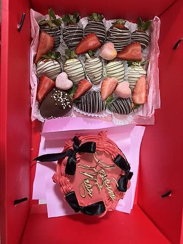 клубника в шоколаде букет: Подарочные наборы с десертами и напитками в декоративных коробках — 6