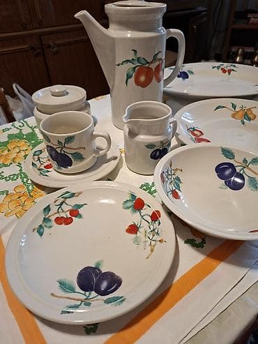 4 pot: Фарфоровый сервиз с фруктовым декором на 8 персон. Состав набора — 3