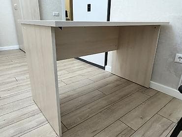 study table: Прямой письменный/офисный стол из ЛДСП в светлом дубовом декоре — 4