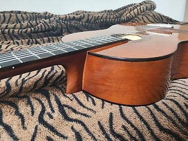 музык: Продаю классическую гитару Yamaha C40. Покупалась 4 года назад в — 8