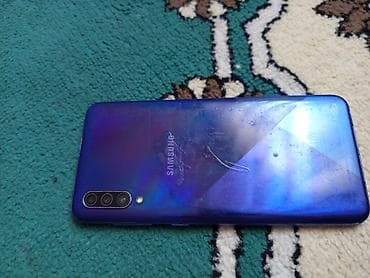 samsung flip: Смартфон с раскладным форм‑фактором (флип). Компактный корпус — 2