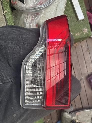 eagle eyes: Продаётся задняя фара Toyota Highlander u50 на багажник. Небольшой — 2