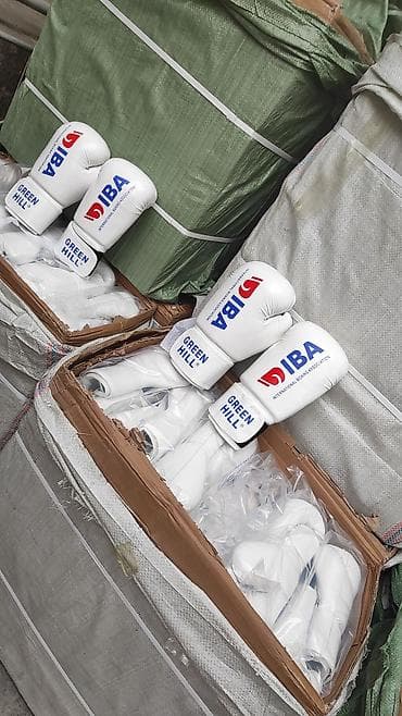 спортивный одежда: Боксерские перчатки Green Hill IBA.🇰🇬Цвет🇰🇬🇰🇬💪🏼 ⬜-⬛ — 8