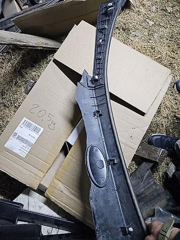 Автокосметика: Багажниктин капкагынын коймосу Subaru, 2023 г., Колдонулган, Оригинал — 2