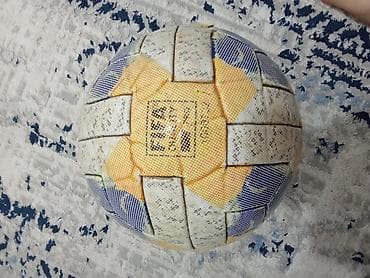 Футбольный мяч Adidas (панельная конструкция), брендовая маркировка