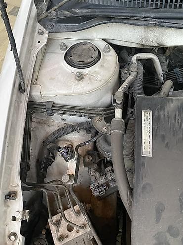 Toyota Corolla: 2005 г., 2 л, Механика, Дизель, Хэтчбэк — 9