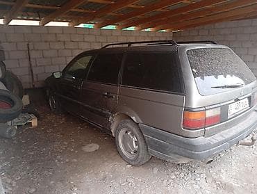 Volkswagen Passat Variant: 1991 г., 1.8 л, Механика, Бензин, Универсал