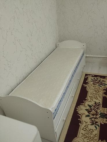 bunk bed: Односпальная кровать с матрасом и выдвижными ящиками. - Размер — 1