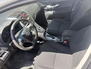 с кочкор авто: Toyota Auris: 2011 г., 1.8 л, Автомат, Гибрид, Хетчбек — 5