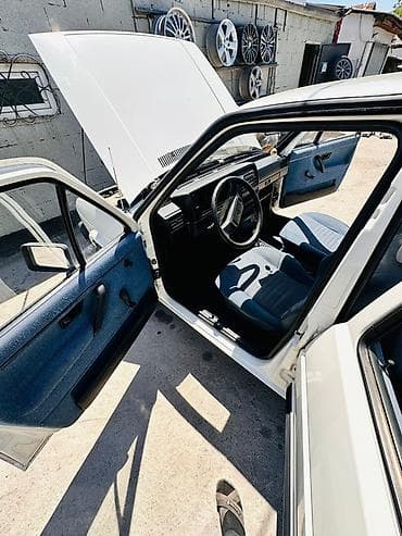 Унаа: Volkswagen Golf: 1987 г., 1.8 л, Кол менен иштөөчү, Бензин, Хетчбек — 10
