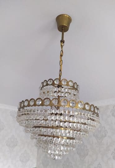 Продаю хрустальную люстру производства ЧССР . В идеальном состоянии