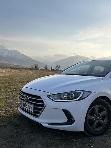 01: Hyundai Elantra: 2018 г., Седан — 4