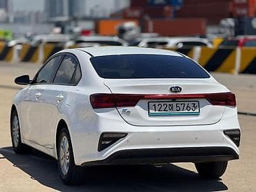 kia ev3: Kia Cerato: 2021 г., Седан — 3