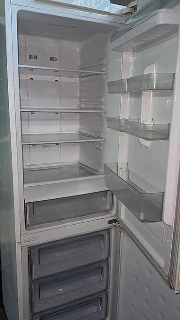 water cooler: Холодильник Samsung с нижней морозильной камерой - Цвет: белый — 3