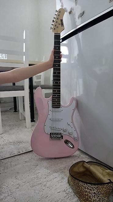 Электрогитара Stratocaster style + комплект - Корпус: форма Strato