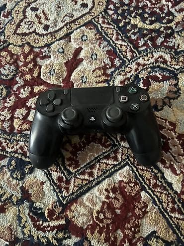 Sony PlayStation: PlayStation 4 Pro (черная консоль) + аксессуары и игры Комплектация — 4