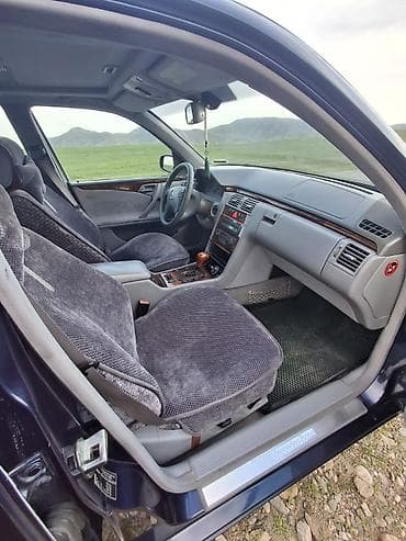 merc 211: Mercedes-Benz E-Class: 1999 г., Седан — 4