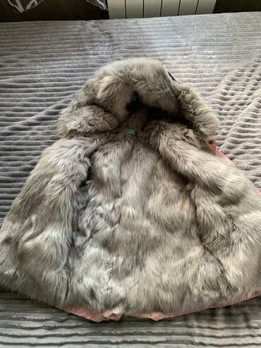 размер 28: Продаю куртку 
Мех съемный 
5-8 лет
Состояние отличное — 3