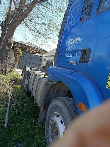 2 uz fe: Тягач, Shacman, Без прицепа — 4