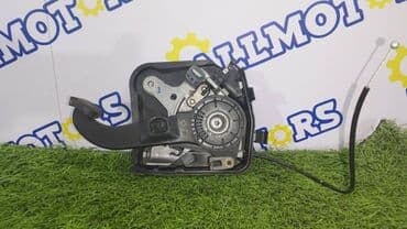 Mercedes-Benz W211, педаль стояночного тормоза