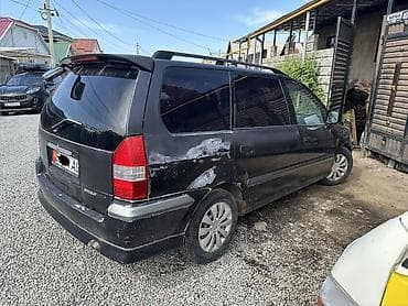 Mitsubishi Space Wagon: 2001 г., 2 л, Механика, Бензин, Универсал