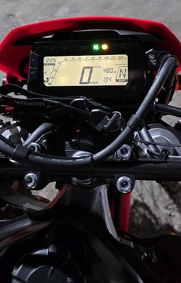 мотоц: Honda CRF (линейка dual-sport/enduro), ярко‑красная графика HRC — 6