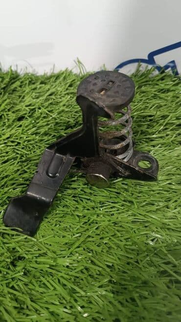 infinity g35: Infiniti G35, центральный крюк капота — 1