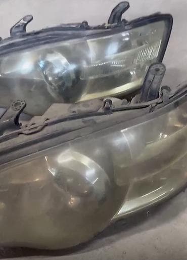 Унаа тетиктери: Алдыңкы фаралар комплектиси Subaru 2003 г., Колдонулган, Оригинал, Жапония — 2
