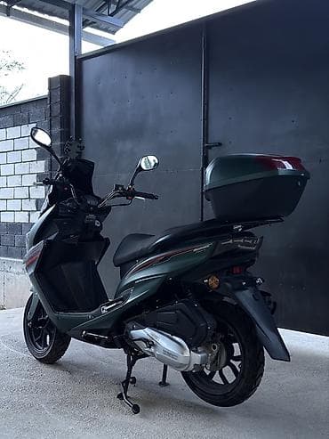 Скутер/максискутер городского класса Основные характеристики: - — 2
