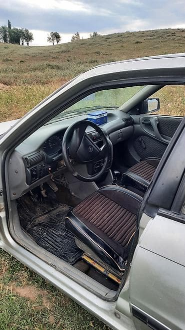 mers 211: Opel Astra: 1992 г., 1.4 л, Механика, Бензин, Хэтчбэк — 2