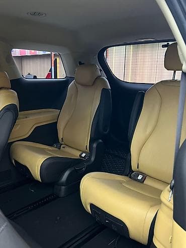 vw sharan: Kia Carnival (KA4) — просторный 7-местный минивэн в черном цвете с — 4